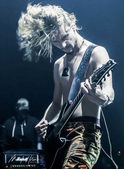 Alien Weaponry