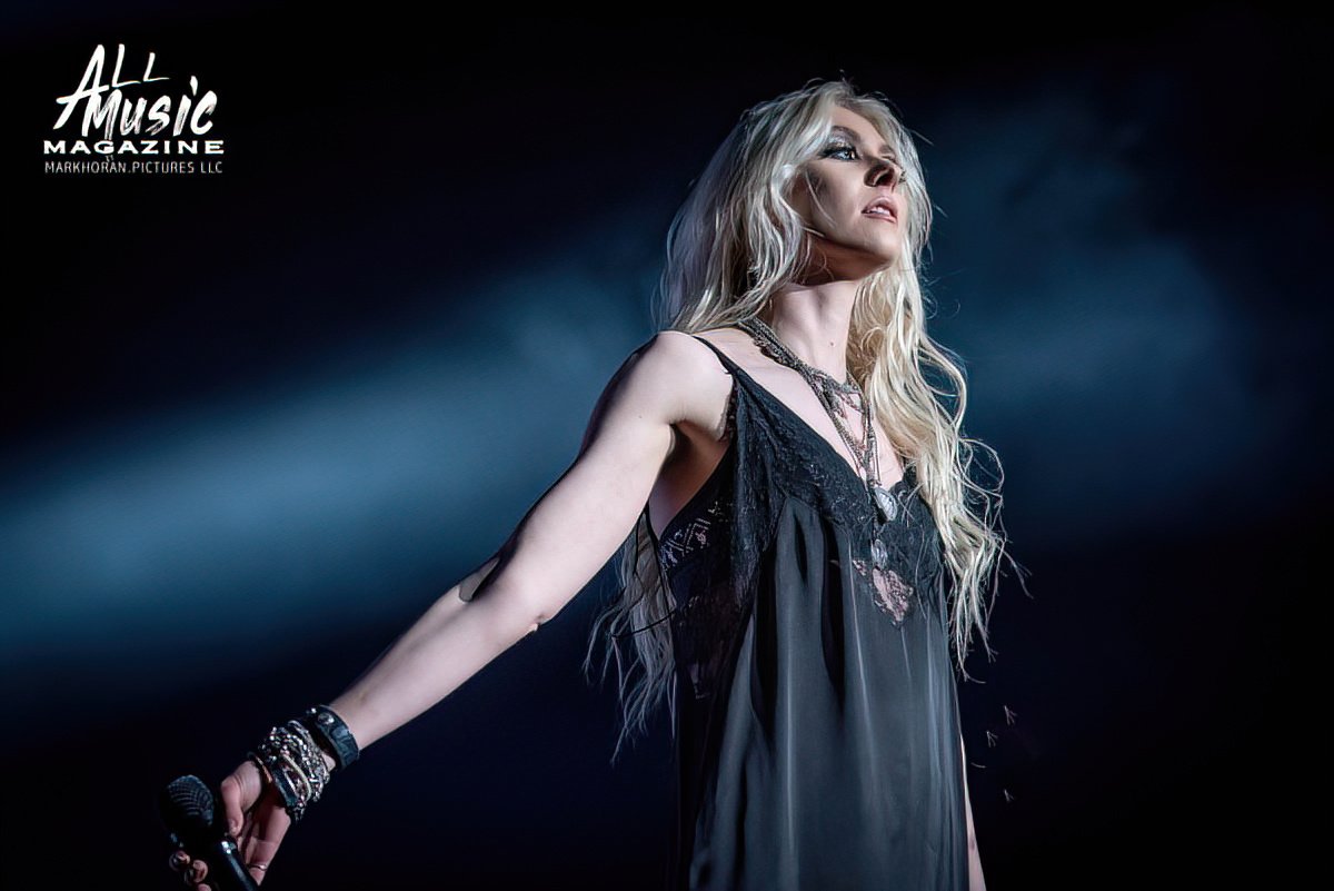 Taylor Momsen and The Pretty Reckless