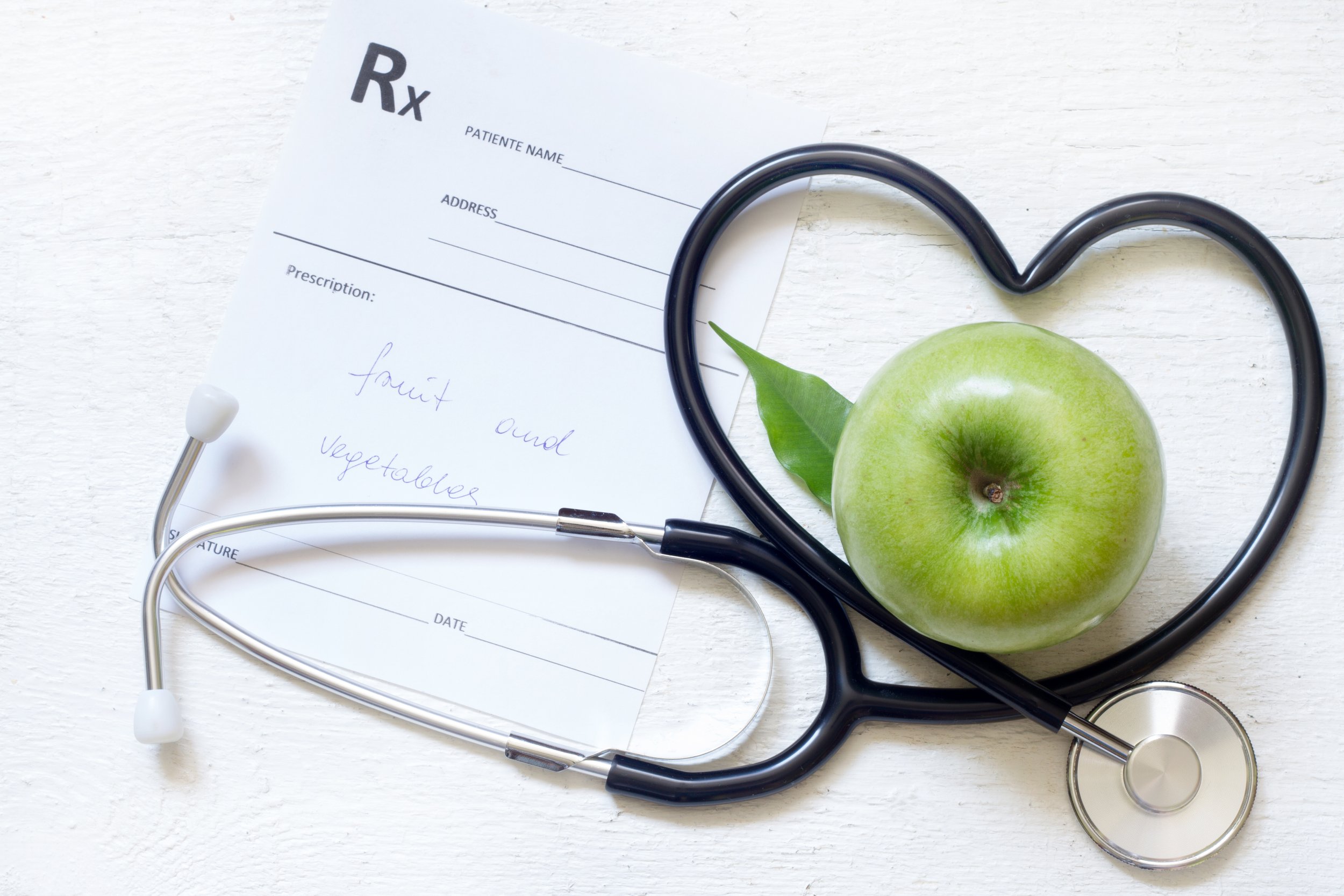 Яблоко в медицине. Яблоки в медицине. Стетоскоп сердце. Яблоко с стетоскопом. Яблоко сердце стетоскоп.
