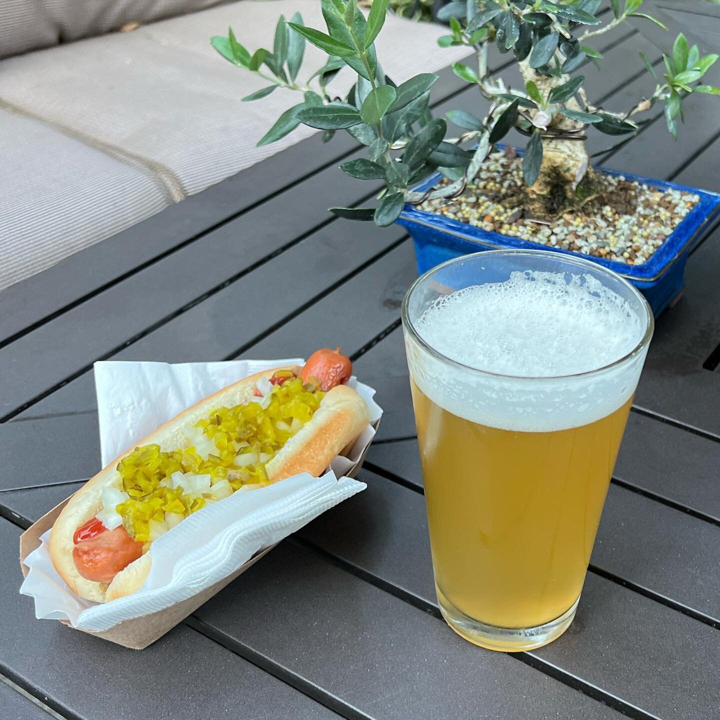 Joe&rsquo;s hot dogs are back TODAY from 2:30PM to 7PM! Celebrate the holiday weekend at IVB with beer, hot dogs, and a game of corn hole.

#brewery #beer #hotdogs #indianvalleybrewing #indianvalley #novato #marin #marincounty #cornhole #craftbeer