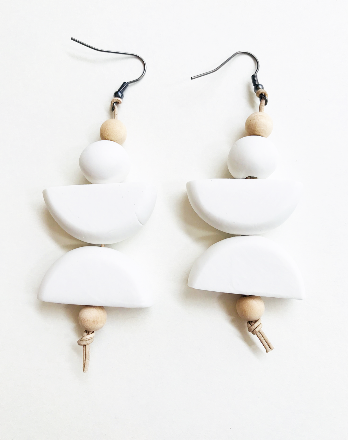 earrings_westperro_kodaeclipse_whitesands1.png