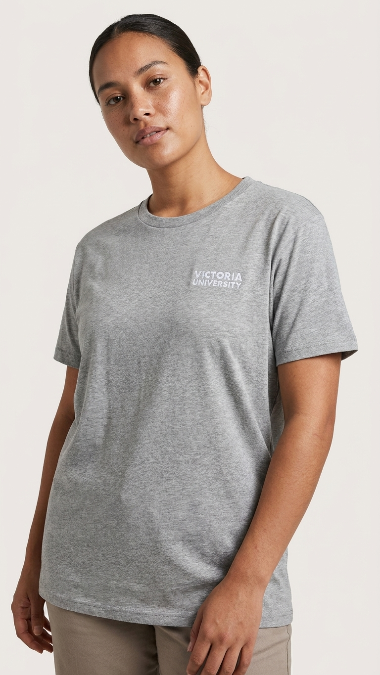 vusu_grey_tshirt_small_logo_model_studio.png