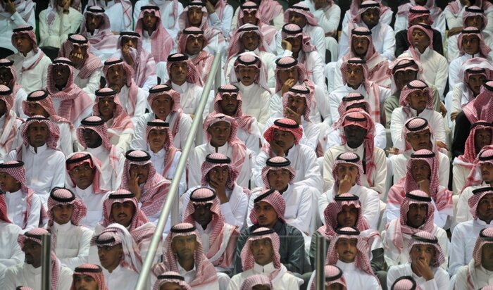 saudi_arabia_men_traditional_dance-700x 2.jpg