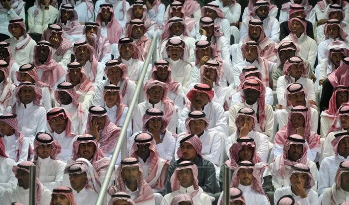 saudi_arabia_men_traditional_dance-700x+2.webp