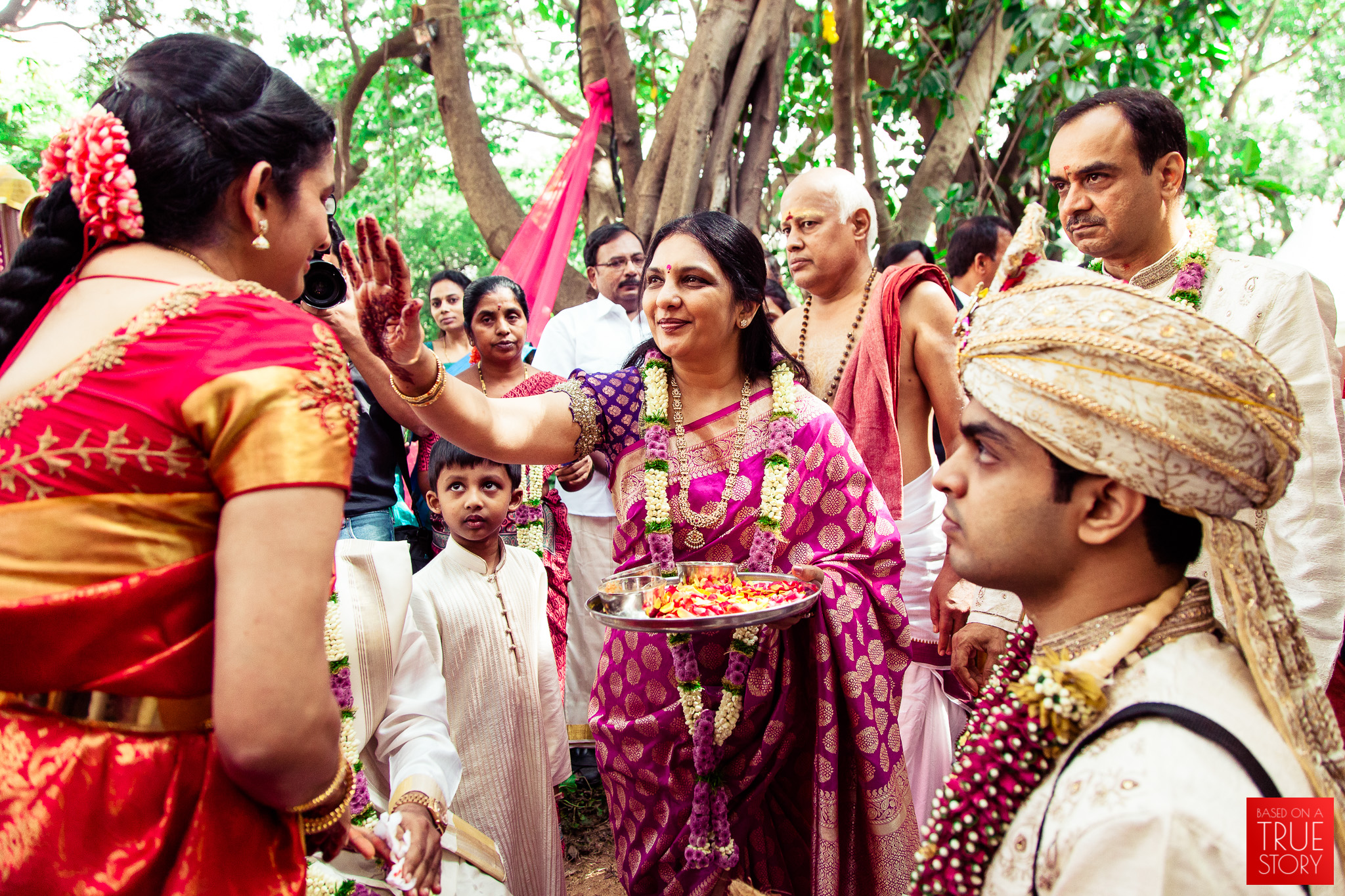 best-candid-wedding-photographers-bangalore-0031.jpg