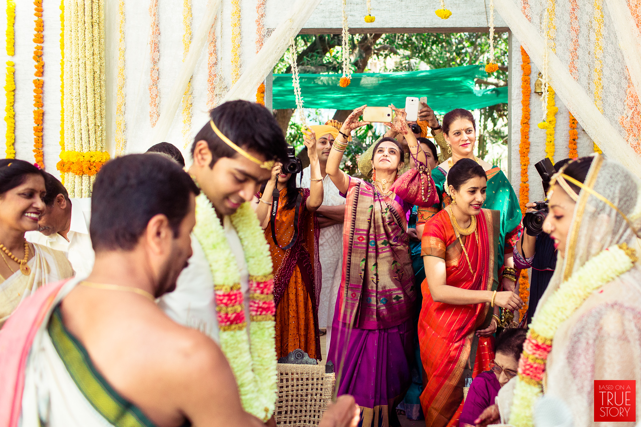 candid-wedding-photographers-bangalore-0046.jpg
