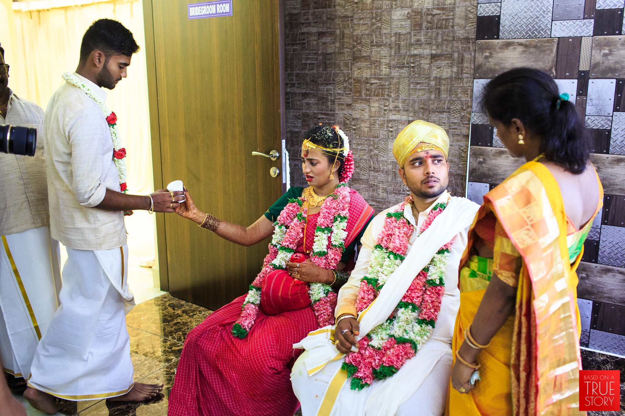 Tamil-Candid-Wedding-Photography-0100.jpg