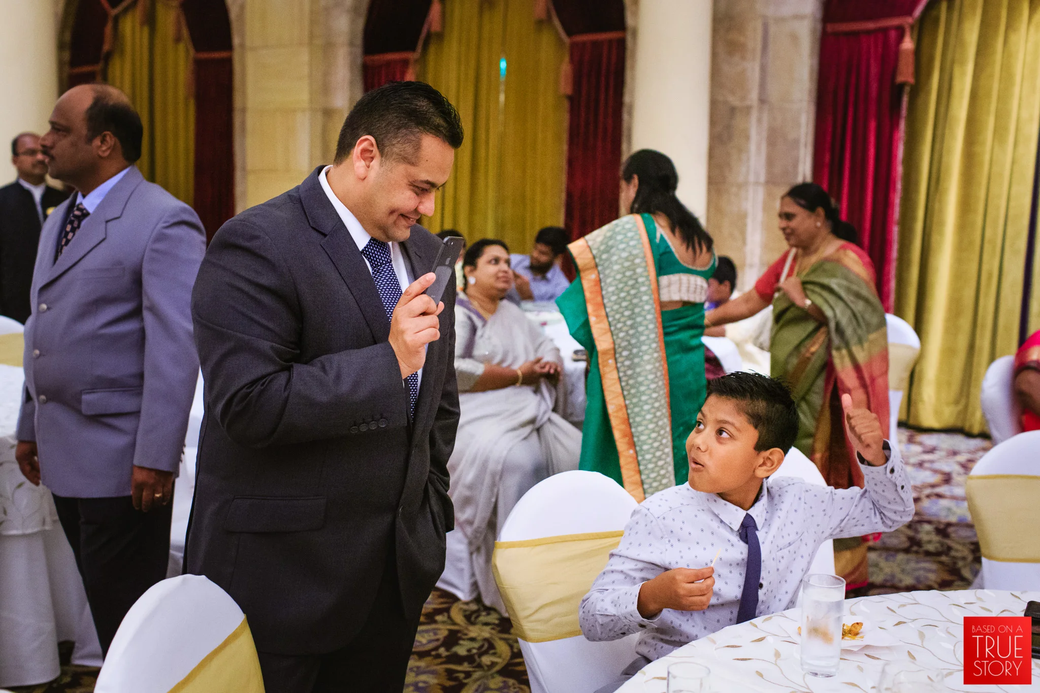 candid-photography-wedding-reception-bangalore-0057.jpg