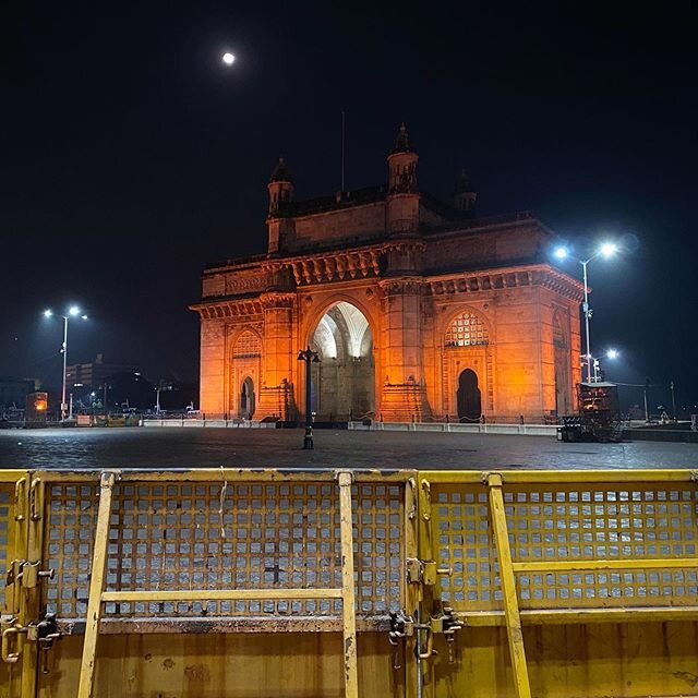 Mumbai

#basedonatruestory #onassignment #atruestoryin #manasandneetika #mumbaidiaries #bombaybeauty #gatewayofindia