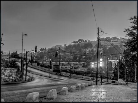  Christophe Avella-Bagur. Israël, Jérusalem est mont des olivier dawn 2007. photographie 5 ex, tirage argentique, 24x30cm. 250€ 