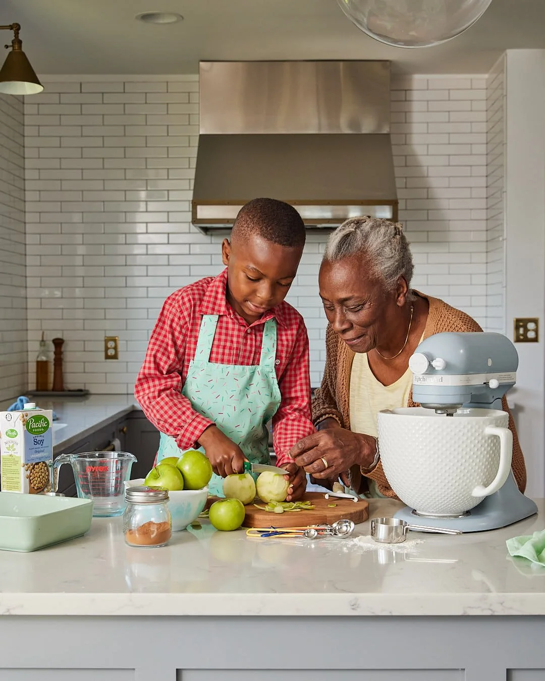 00_MM_SOMETHING_SWEET_82_Grannys_Apple_Crisp5614.jpg