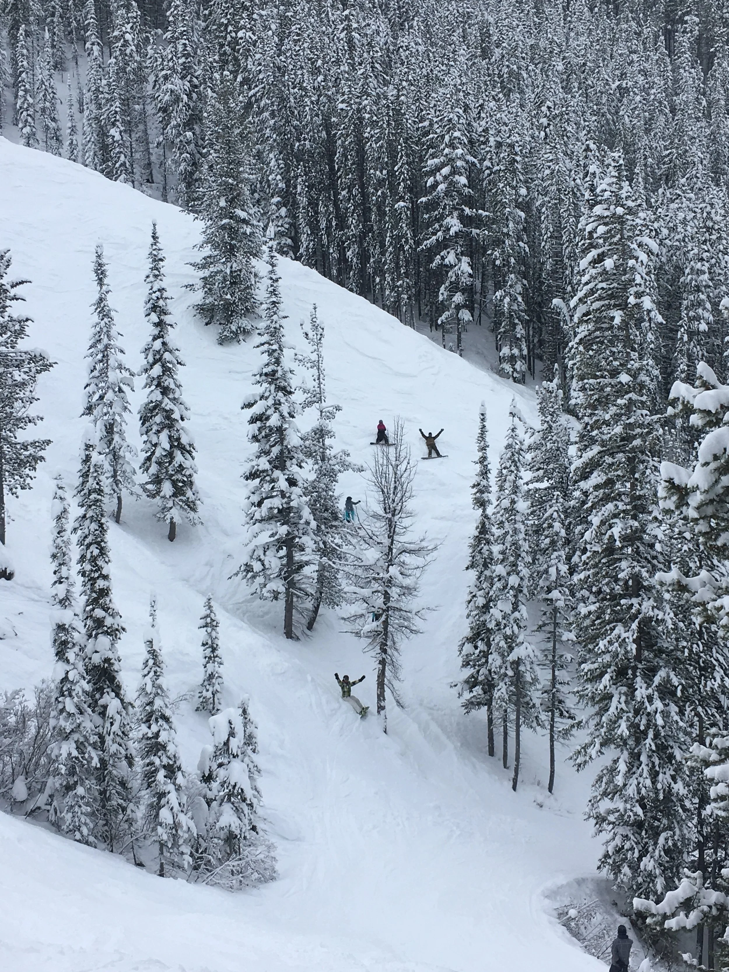 A rare shot of the snowboarders taking a break ;)
