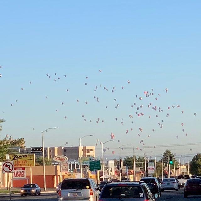 Albuquerque, I&rsquo;m sorry. I just don&rsquo;t love you. But these hot air balloons are a nice touch for the Monday morning drive. 
Dallas on Tuesday!!
#ADogsDream