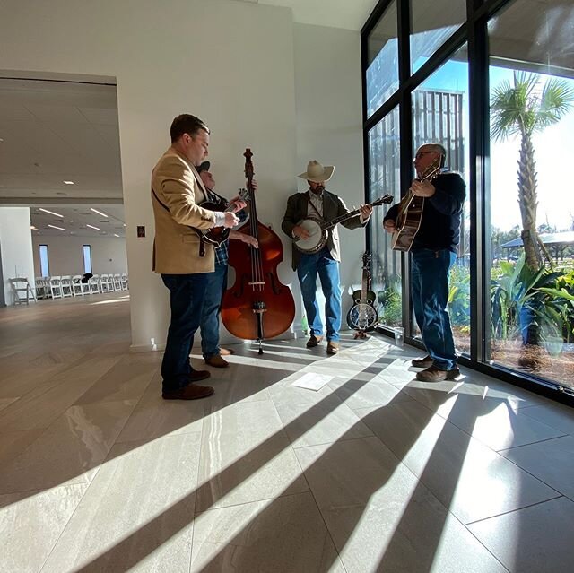 Good times yesterday playing music for @charlestonanimalsociety ! 🤘🏻
📸 @clarebea 
#Dogs #ADogsDream #animals #people #music #banjo #guitar #bass #mandolin #voices