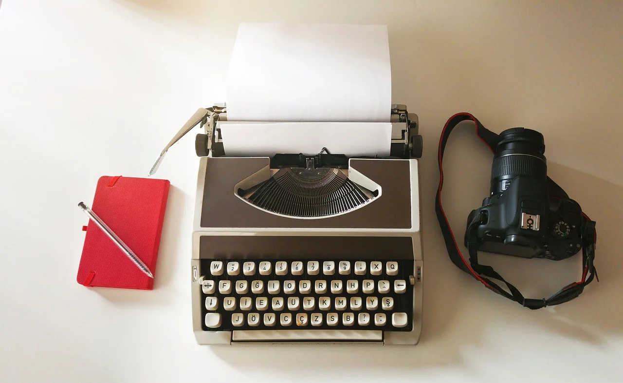 MaxPixel.freegreatpicture.com-Camera-Photo-Pen-Paper-Typewriter-Note-Book-1886443.jpg