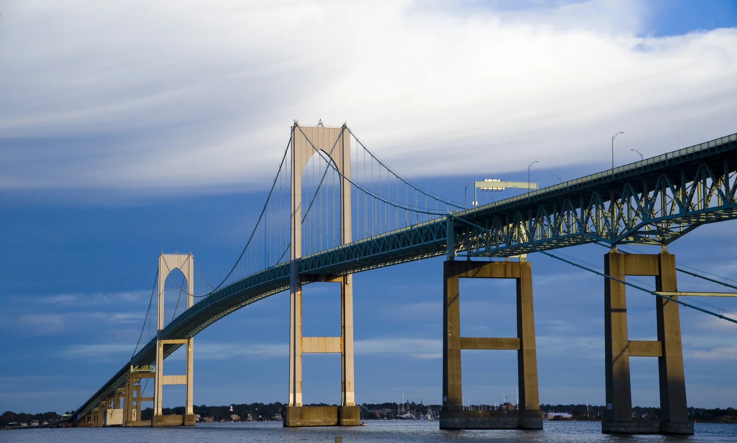 Claiborne Pell Bridge Newport RI Bridge at night.jpg