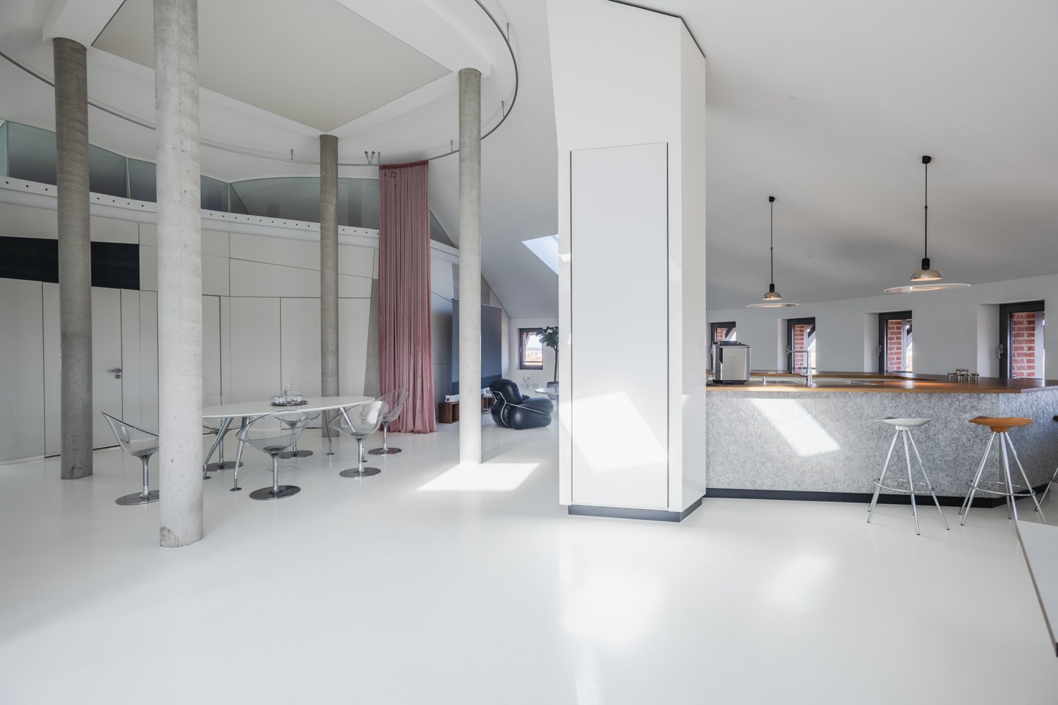 Modern Futuristic Open-Space Apartment in Tower