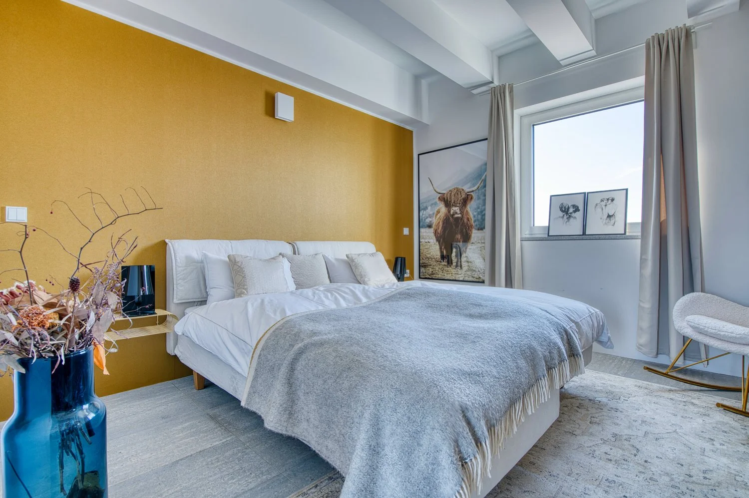 Modern Bedroom with Bold Colors and Contemporary Design