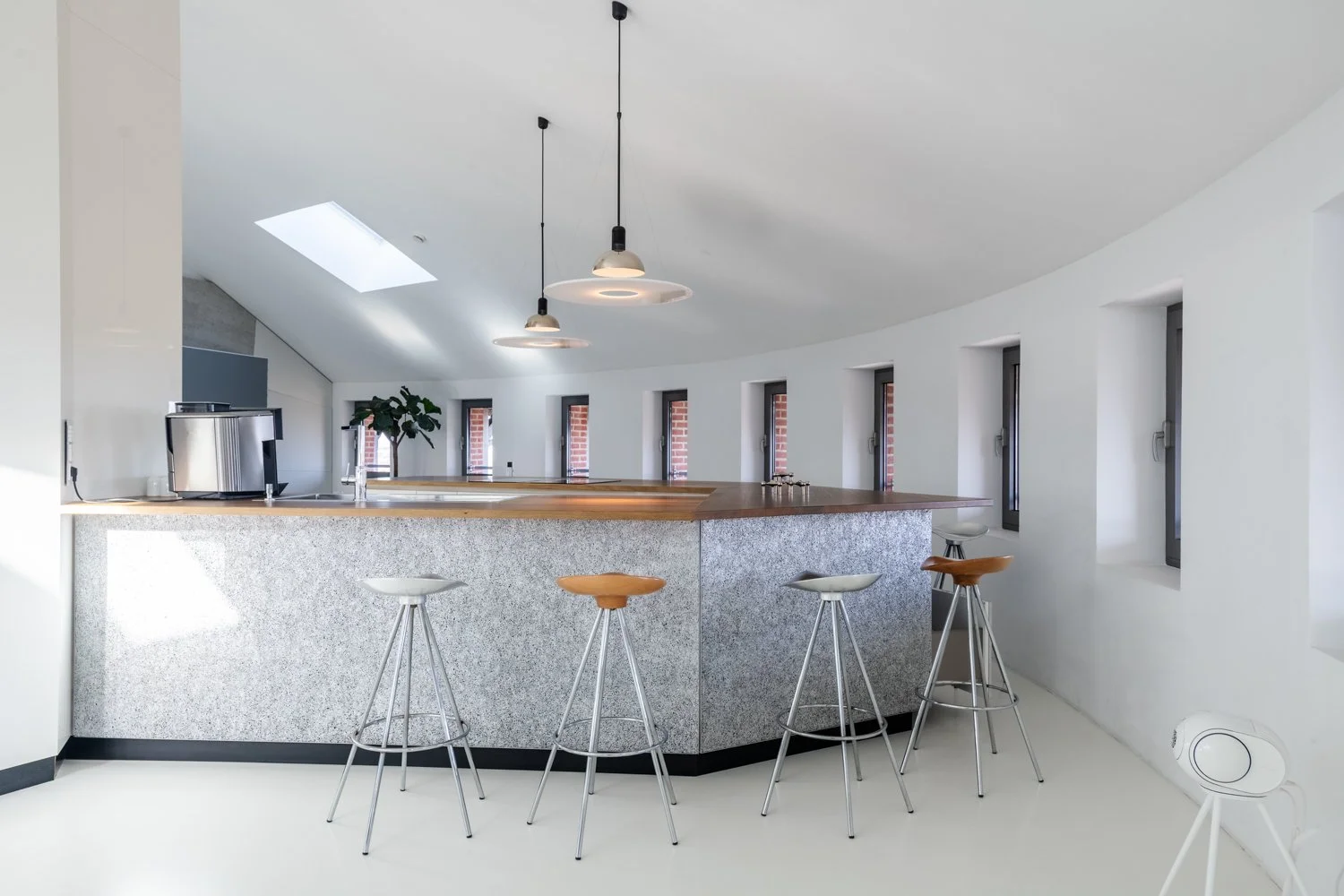 Modern Futuristic Open-Space Apartment in Tower