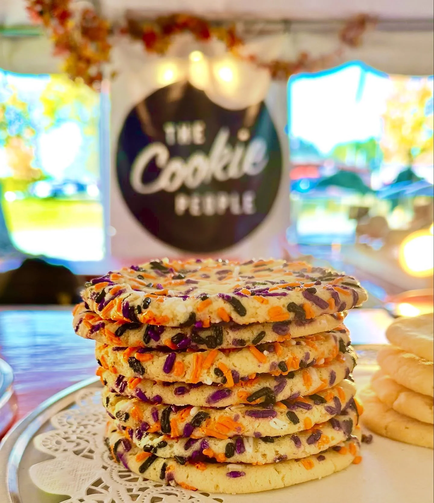 Happy Halloween and happy FRIDAY!  Stay spooky and safe and stock up on cookies 🍪 🎃

#shopsmall #shoplocal #artisancookies #cookieshop #localbakery