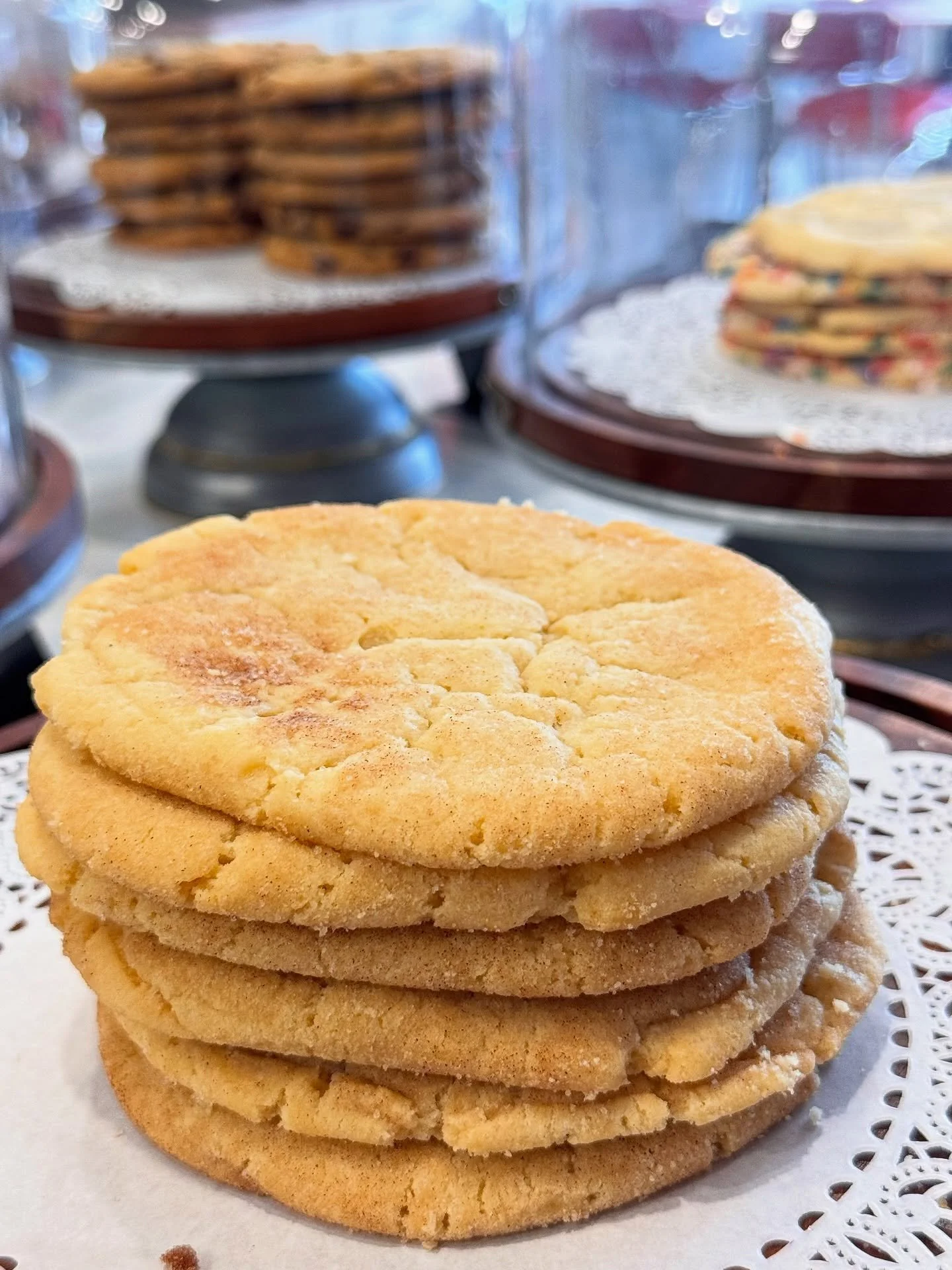 Happy Wednesday cookie friends!
We are open at the shop this week 11-4 (and watching the weather as far as the market). Order online for a delicious pickup or delivery of scratch made cookies(: thank you always for supporting local. 

Cookies made th