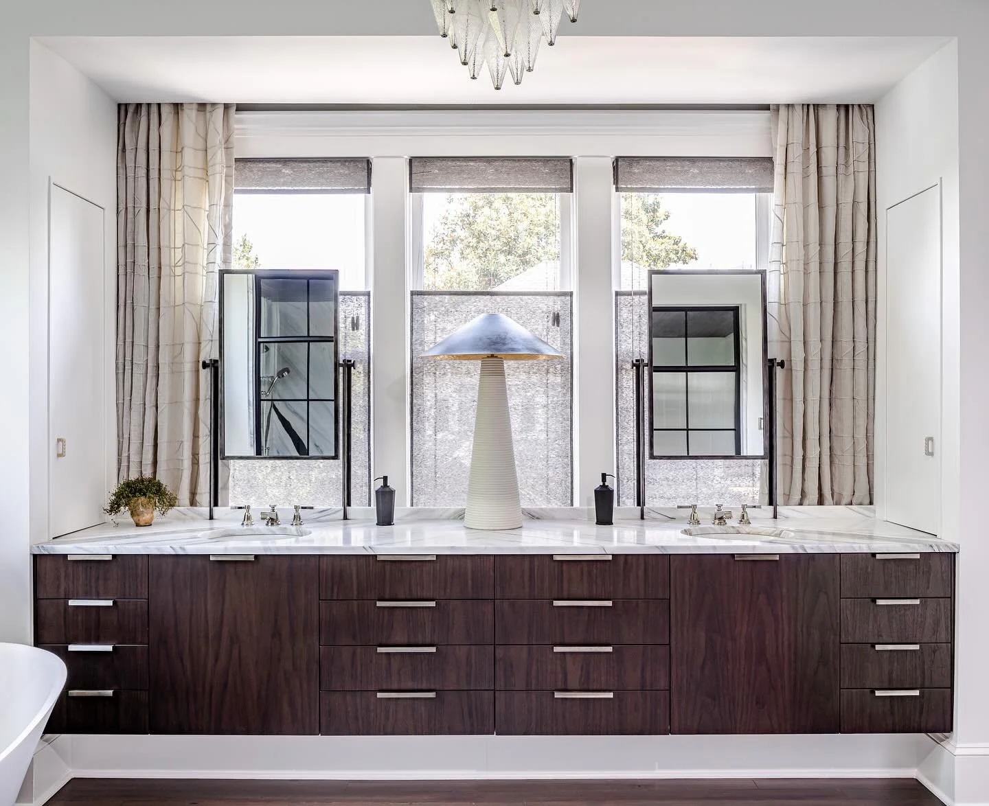 Loving all the layers in this Primary bath!

Fabric: @markalexander_ma 

Ironwork: @loperfidodesign 

Cabinetry: @designgalleriakitchenandbath 

Fabricator: @armexstone 

Interior Design: @ymcfaddenllc 
Architect: @jstevenkemparchitect 
Contractor: @