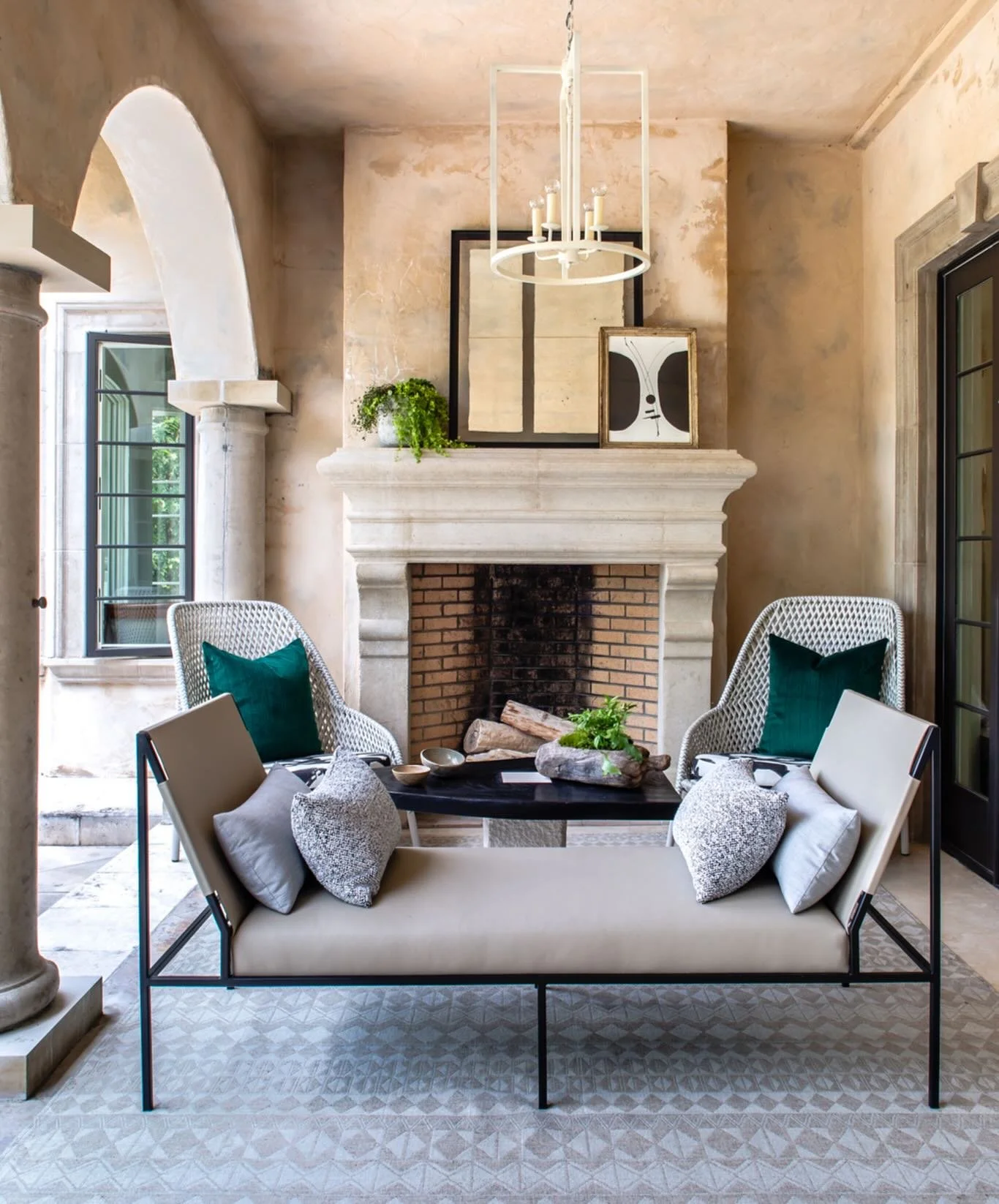 All that&rsquo;s missing is a bottle of wine and good friends 🍂

AH&amp;L Cashiers Deisgner Showhouse 2018: @cashiersdesignershowhouse 
@atlantahomesmag 
Designer: @ymcfaddenllc 
Photography: @jeffherrphoto