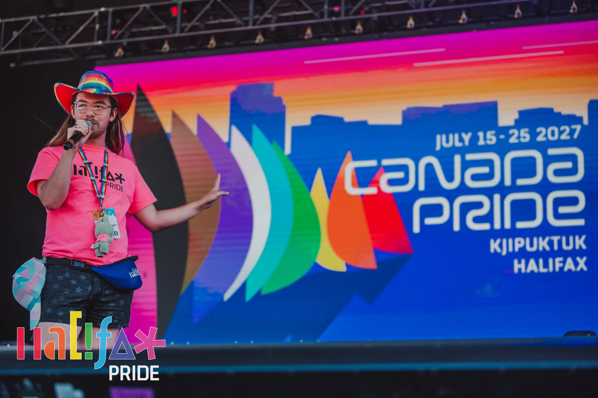 MJP-HalifaxPride2025-DragMainstage-0008.jpg