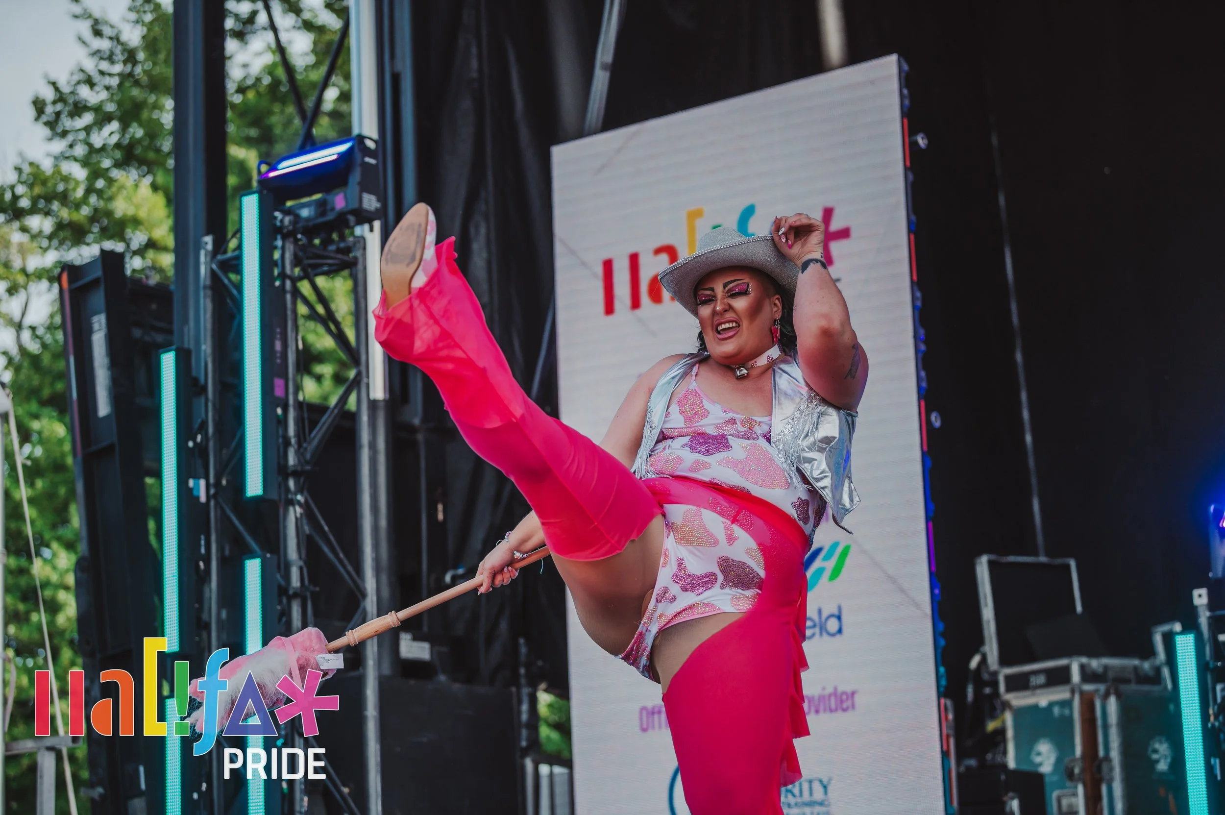MJP-HalifaxPride2025-DragMainstage-0013.jpg