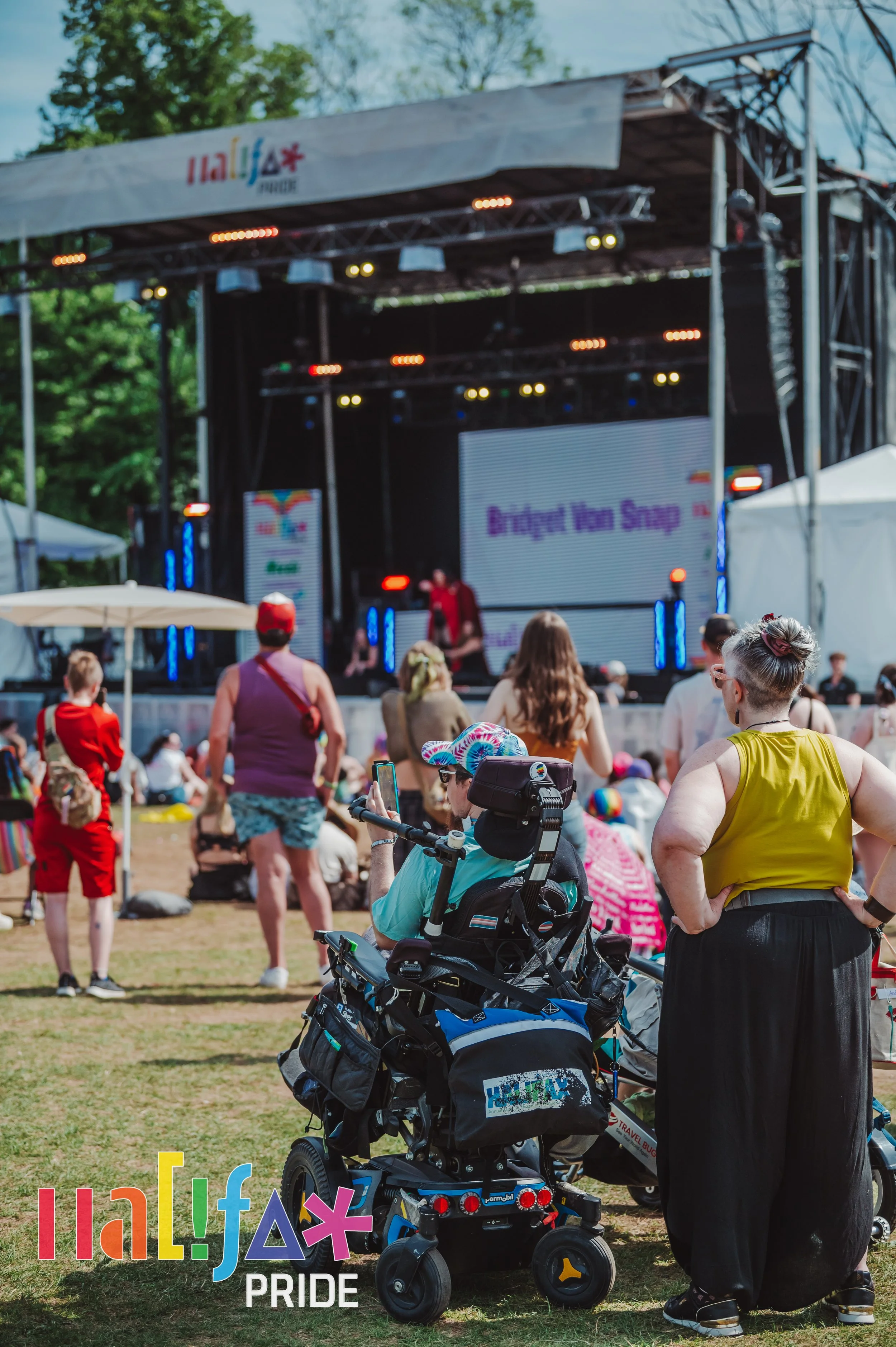 MJP-HalifaxPride2025-DragMainstage-0015.jpg