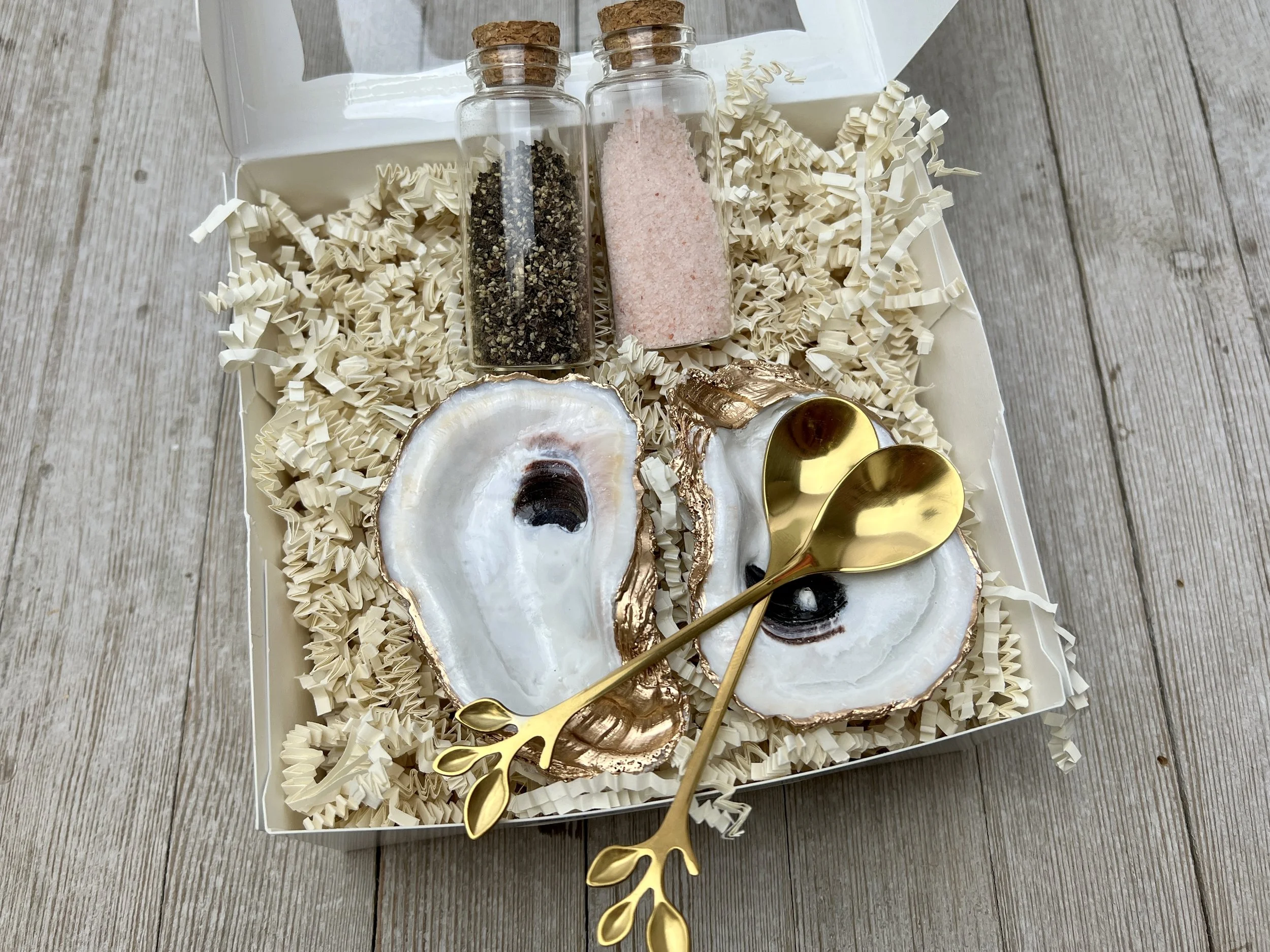 Salt and pepper gift box