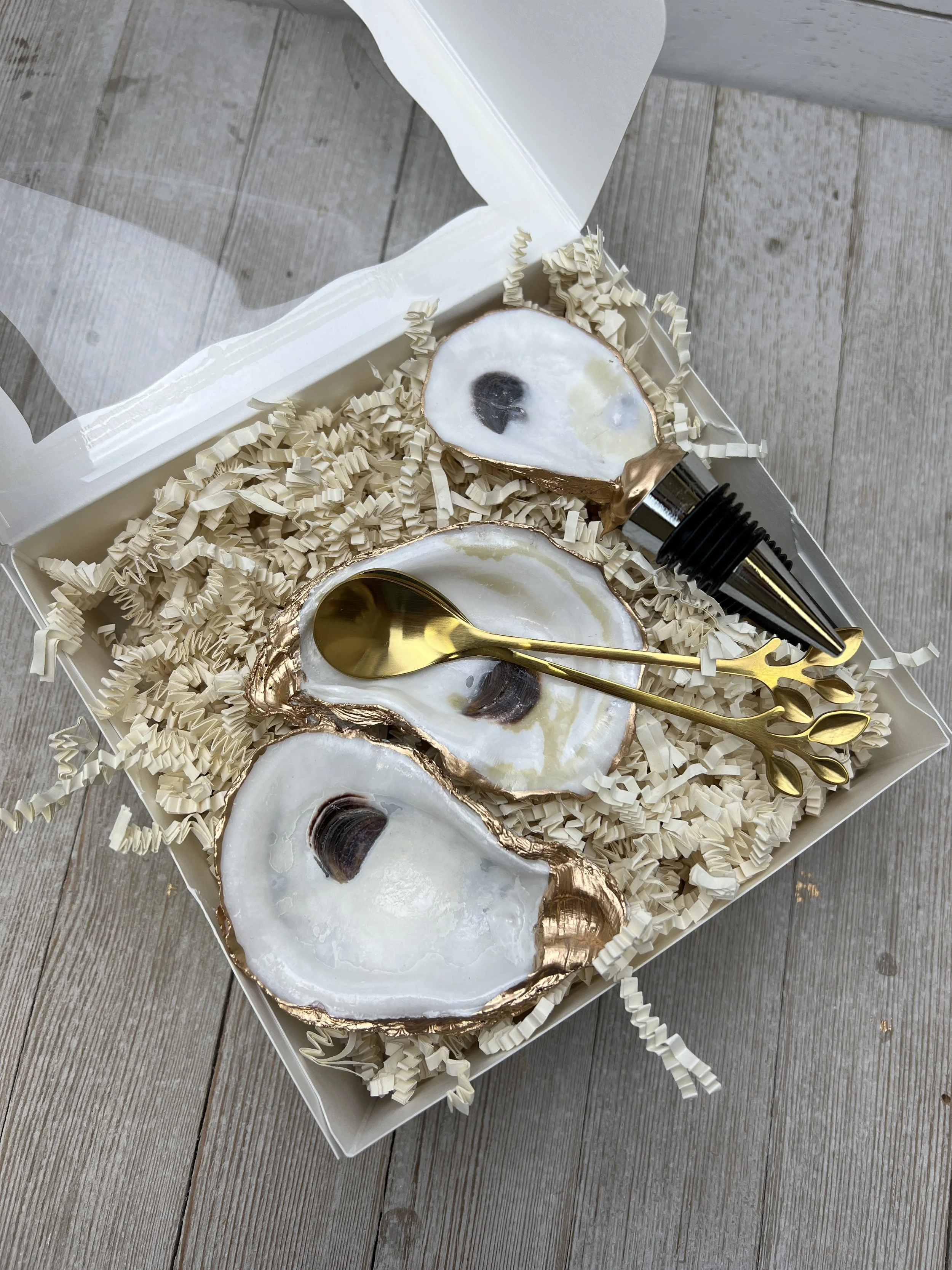 Oyster wine stopper and salt & pepper gift box