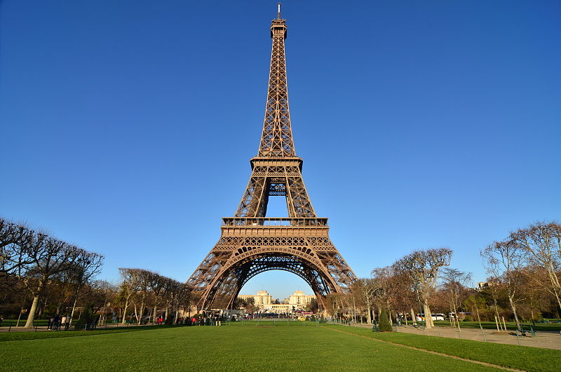 Torre Eiffel vista de fora / Crédito: guiadoestrangeiro.com (Google)