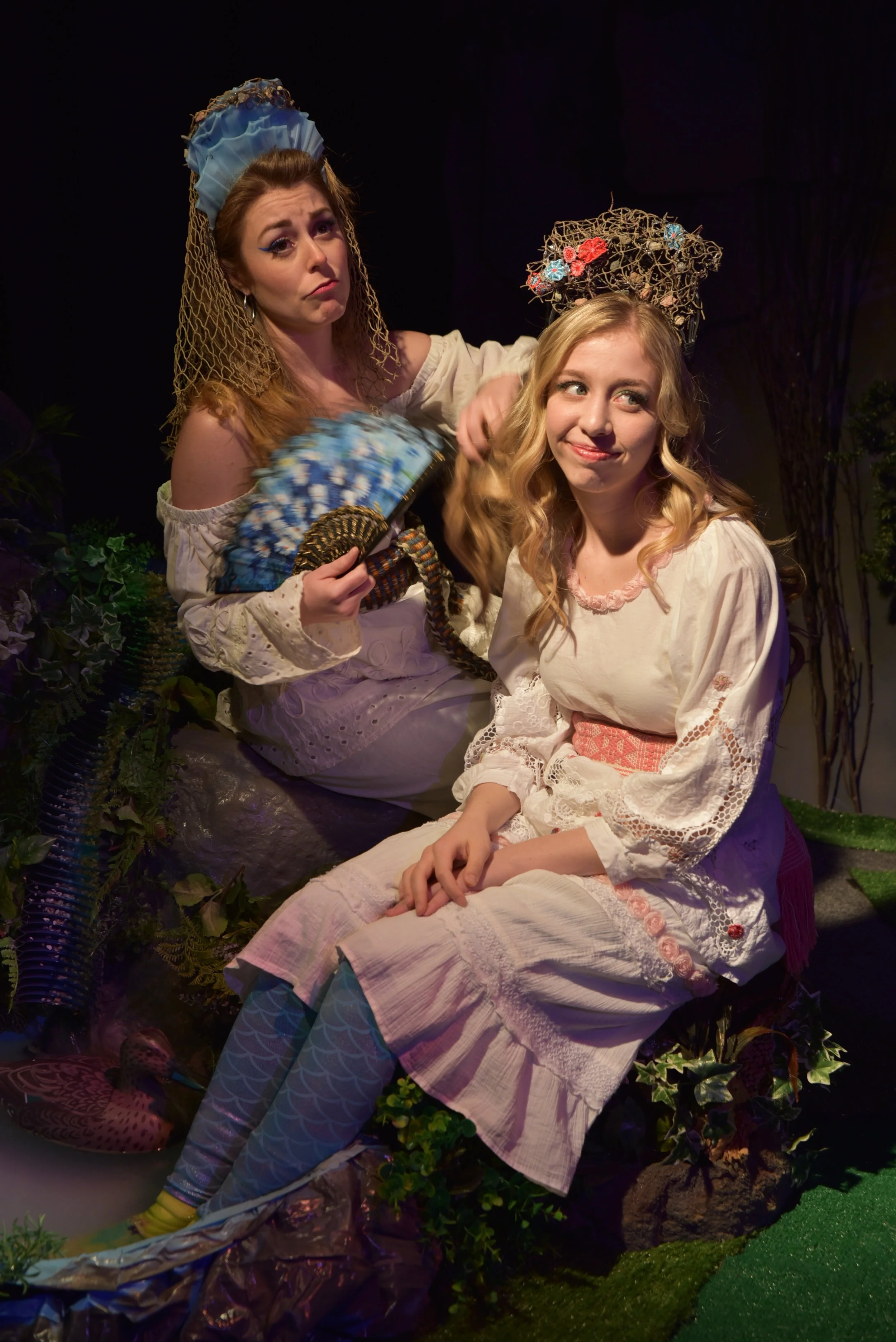 Elle Tieszen as Naia & Hanna Dotson as Izar