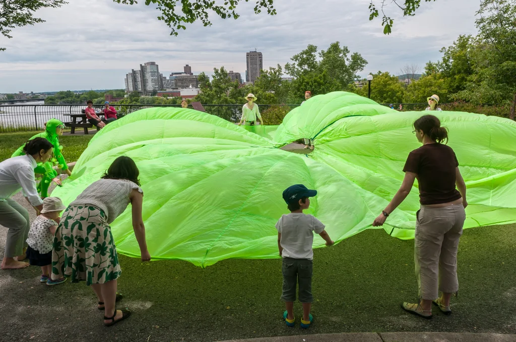 08KB2015LymphNymphperformanceatBlinkGallerypicnicinterventionwithparachute.jpg