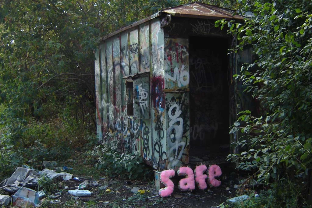  SAFE near decrepit buidling 