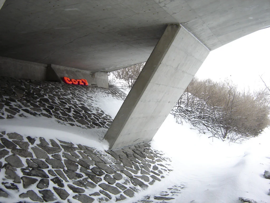  COZY under a Bridge 