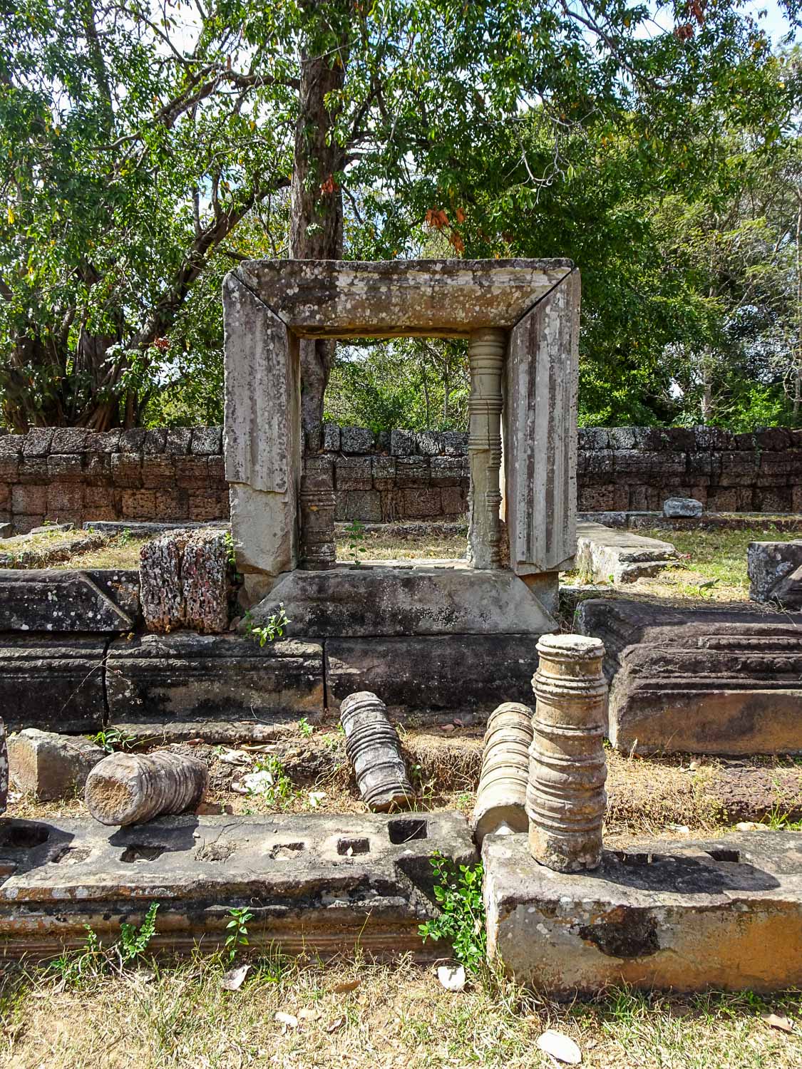 Ruins on the grounds of East Mebon