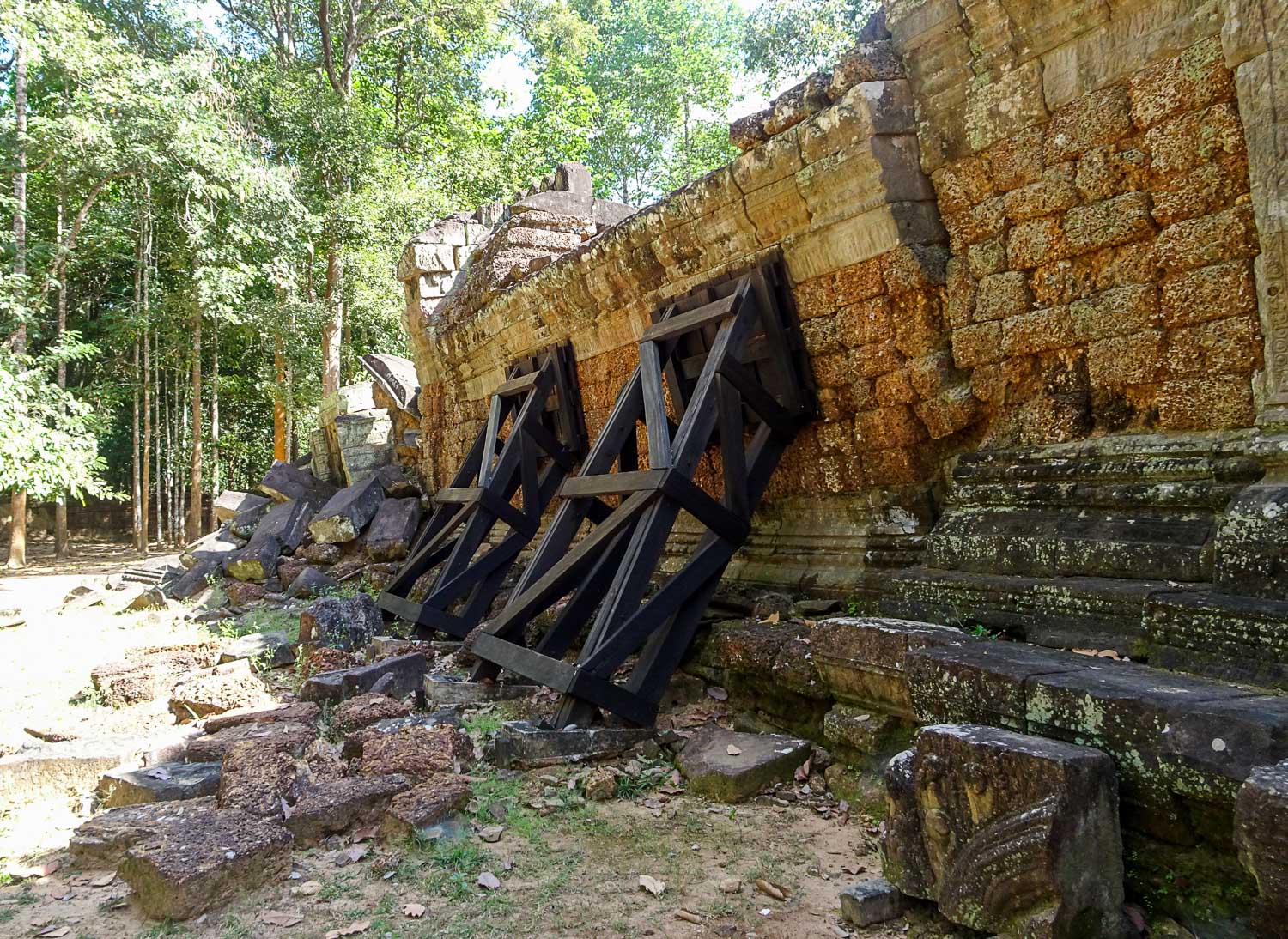 Wall reinforcements at Ta Som