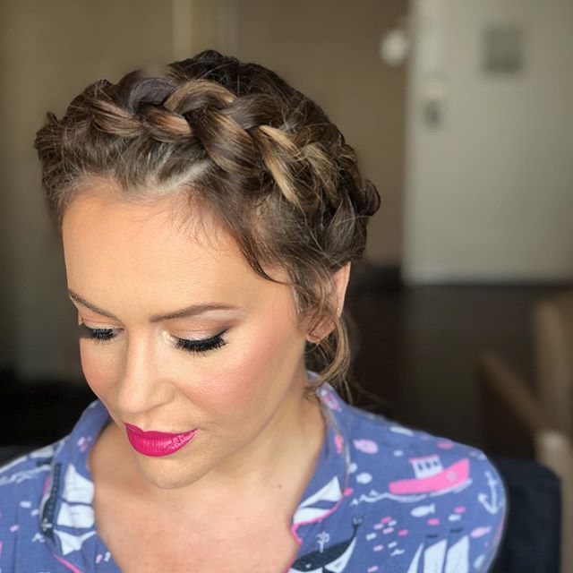 Yesterday I had the opportunity to work with ALYSSA MILANO! (I thought the email from her publicist was fake at first! 🤣) It was such an amazing experience! She was so cool and down to earth, plus she LOVED her boho braid! 😘😆 makeup by @ivyboydmak