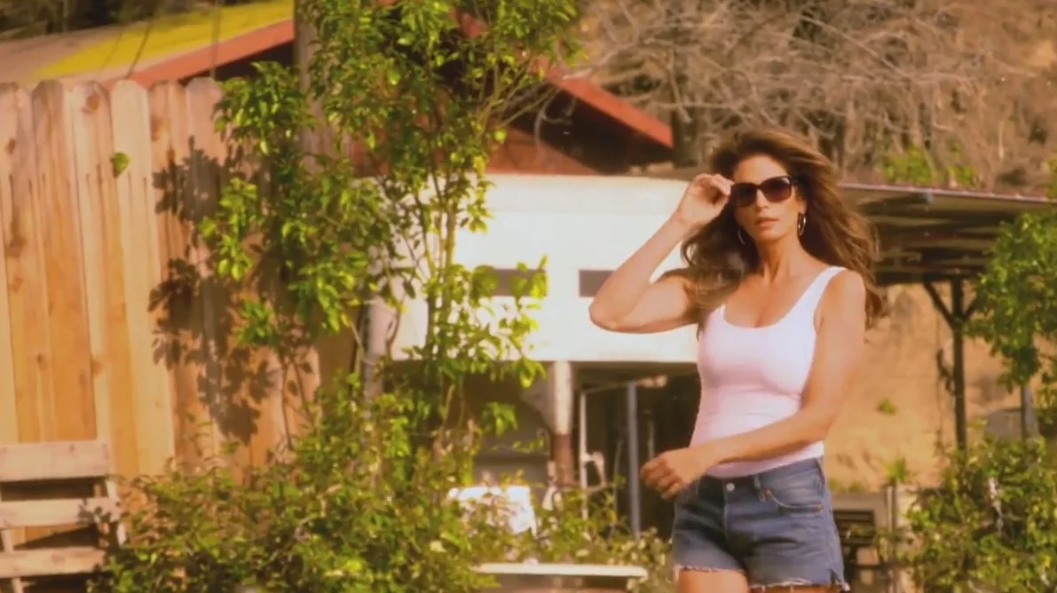 cindy-crawford-recreates-pepsi-commercial-with-james-corden-07.jpg