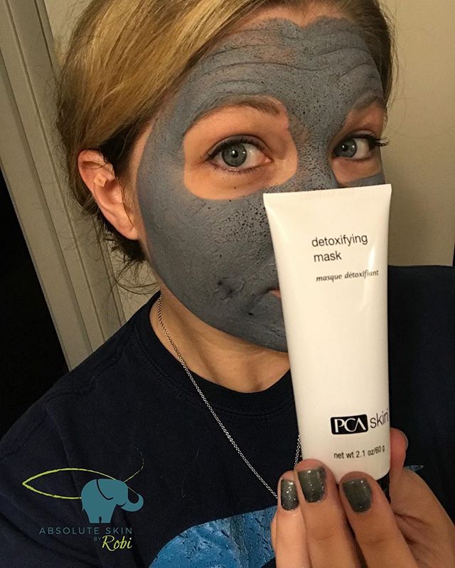 I decided to try out a new product in hopes of bringing it into my retail store for all of my awesome clients! Let's just say I am in love with this mask! It dried up all of my hormonal acne and left my face feeling smooth and fresh! I think trying o