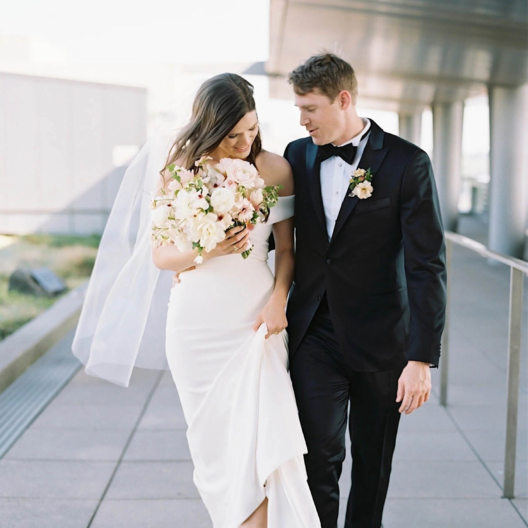 Seattle Courthouse Elopement with Blush and Mauve Spring Flowers