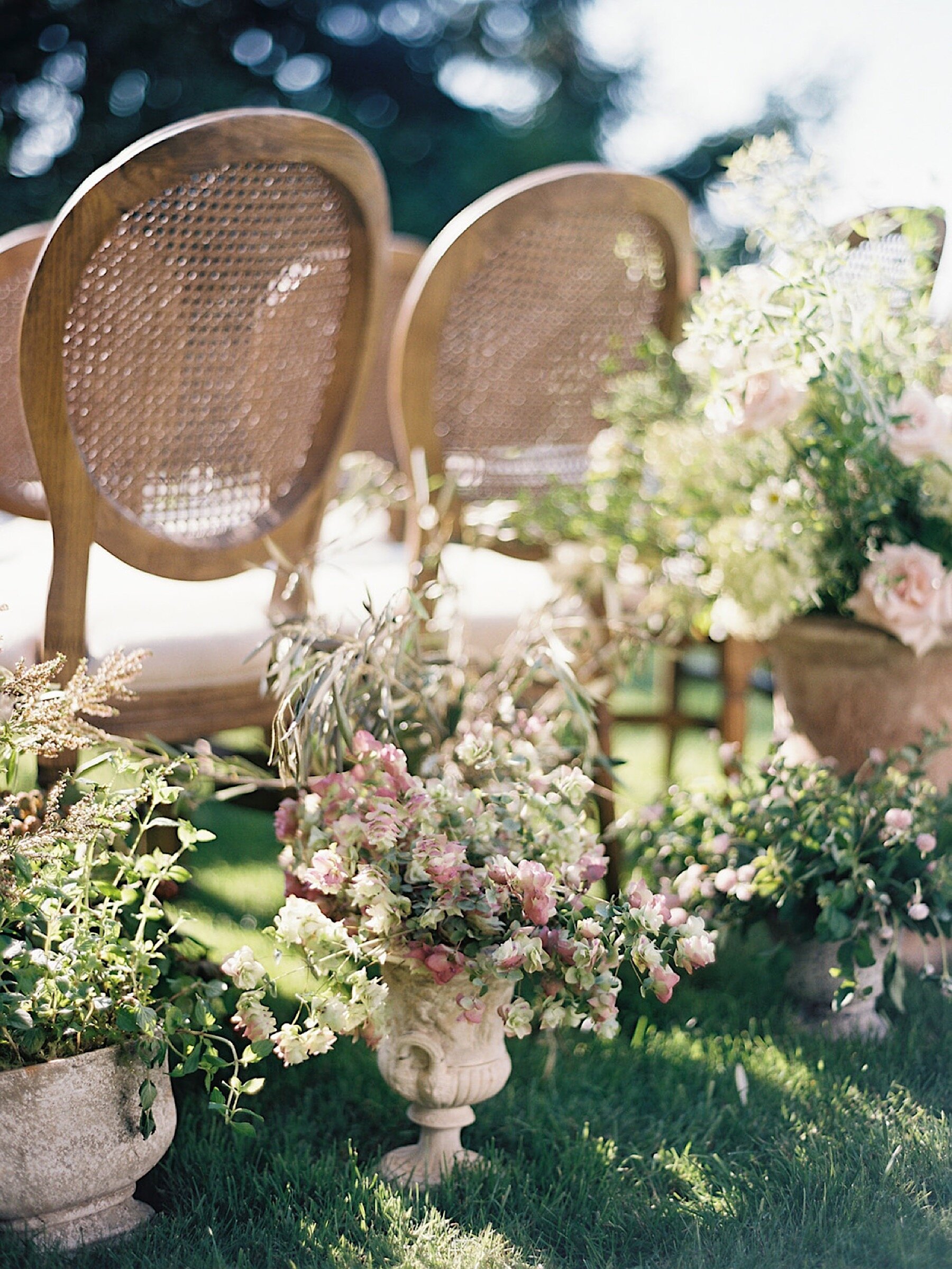20_garden_in_from_inspired_Company_Lush,_Design_wedding_Wedding_Bellevue_Florist_Gather_Seattle.jpg
