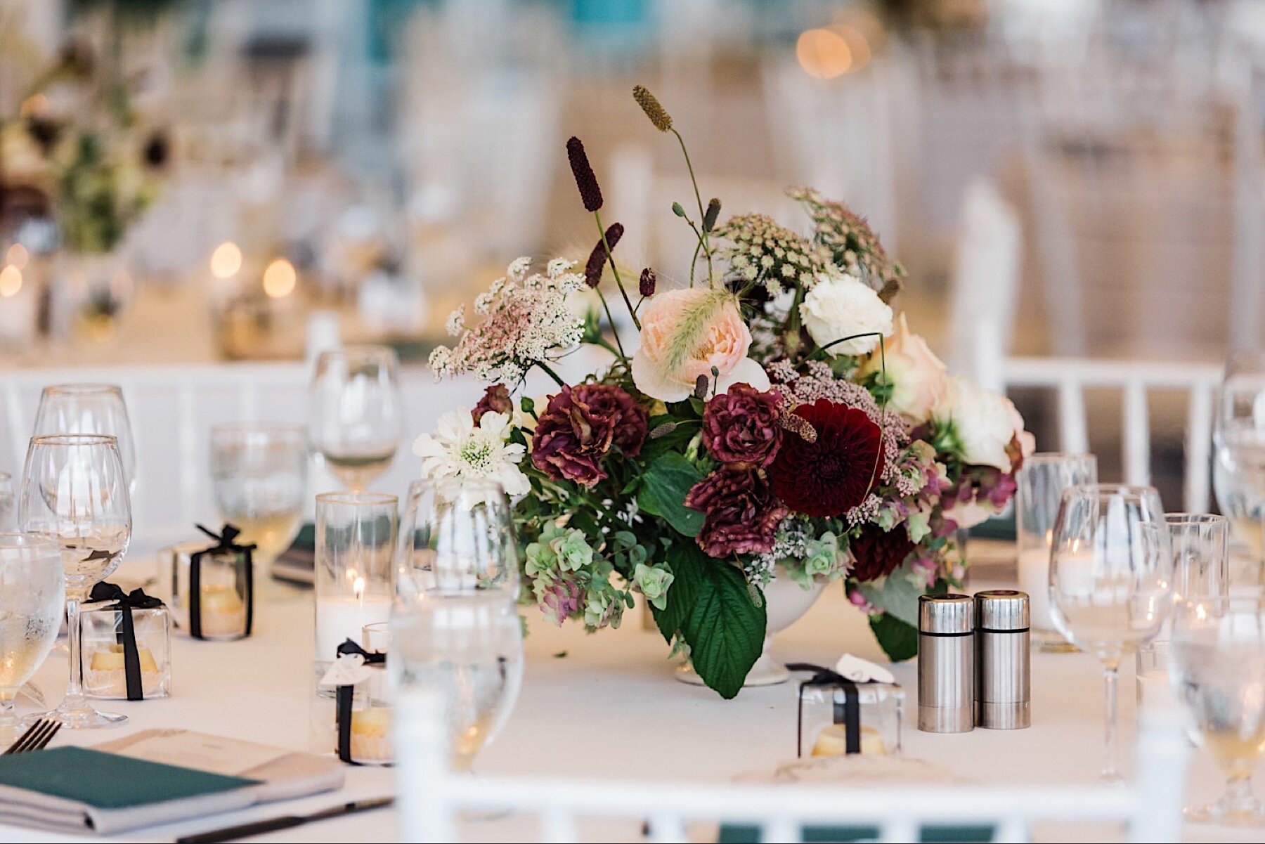 27_shaxton-ngo-440_A_Woodmark_floral_top_with_Florist_Gather_Design_from_Company_at_romantic_the_wedding_lush_Seattle_Wedding_design_Hotel.jpg