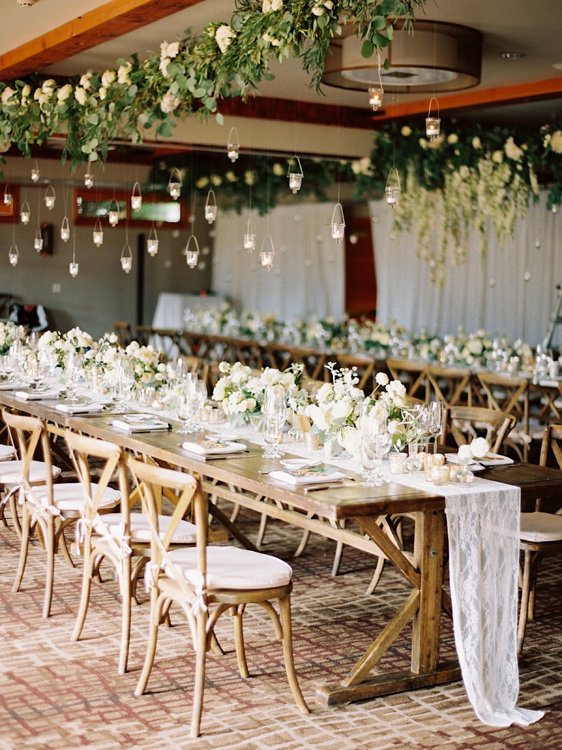 01_wedding_White_luxury_Lodge_green_Company_by_at_Design_and_florist_Seattle_Gather_Willows_top.jpg