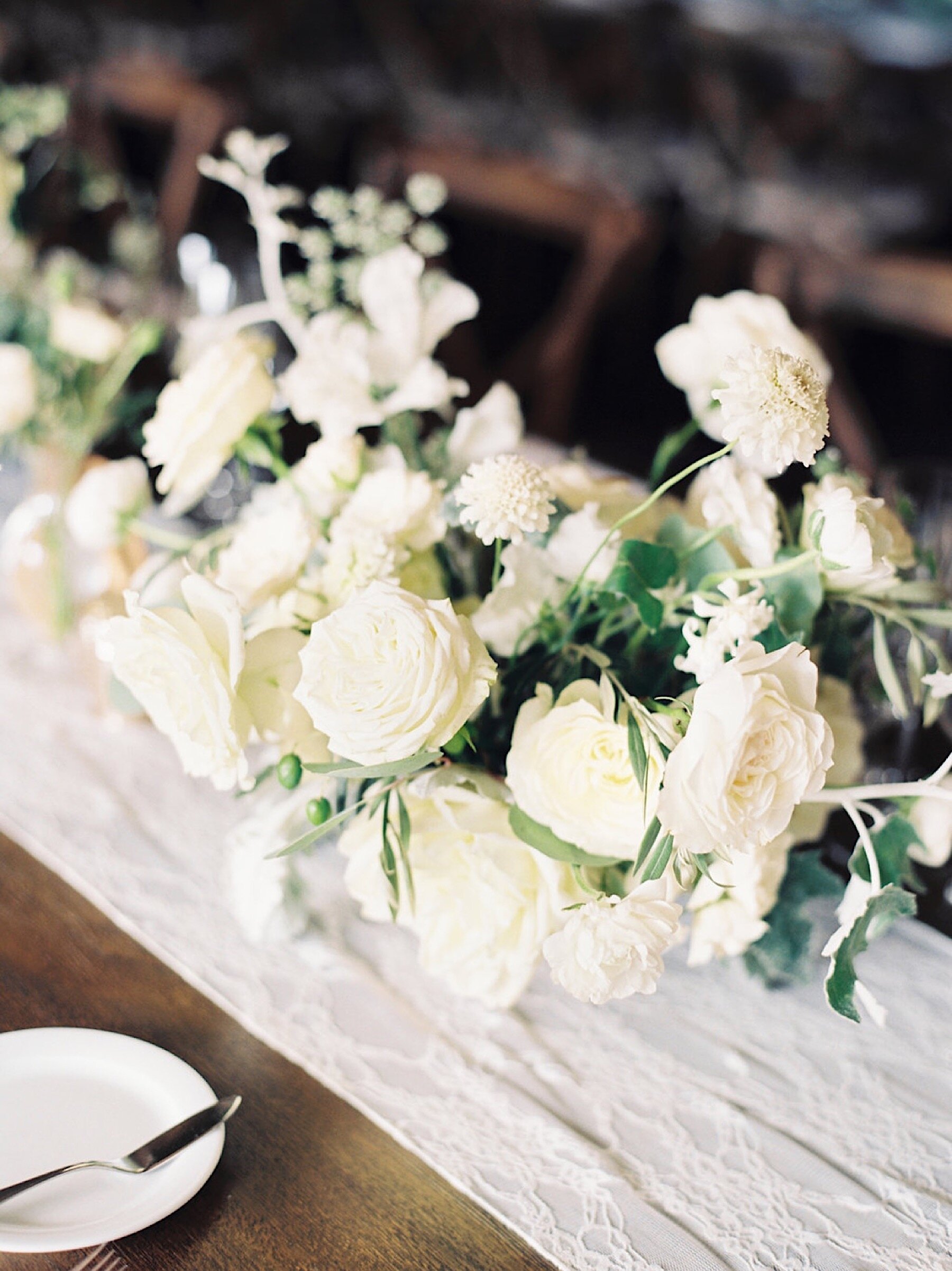 11_wedding_White_luxury_Lodge_green_Company_by_at_Design_and_florist_Seattle_Gather_Willows_top.jpg