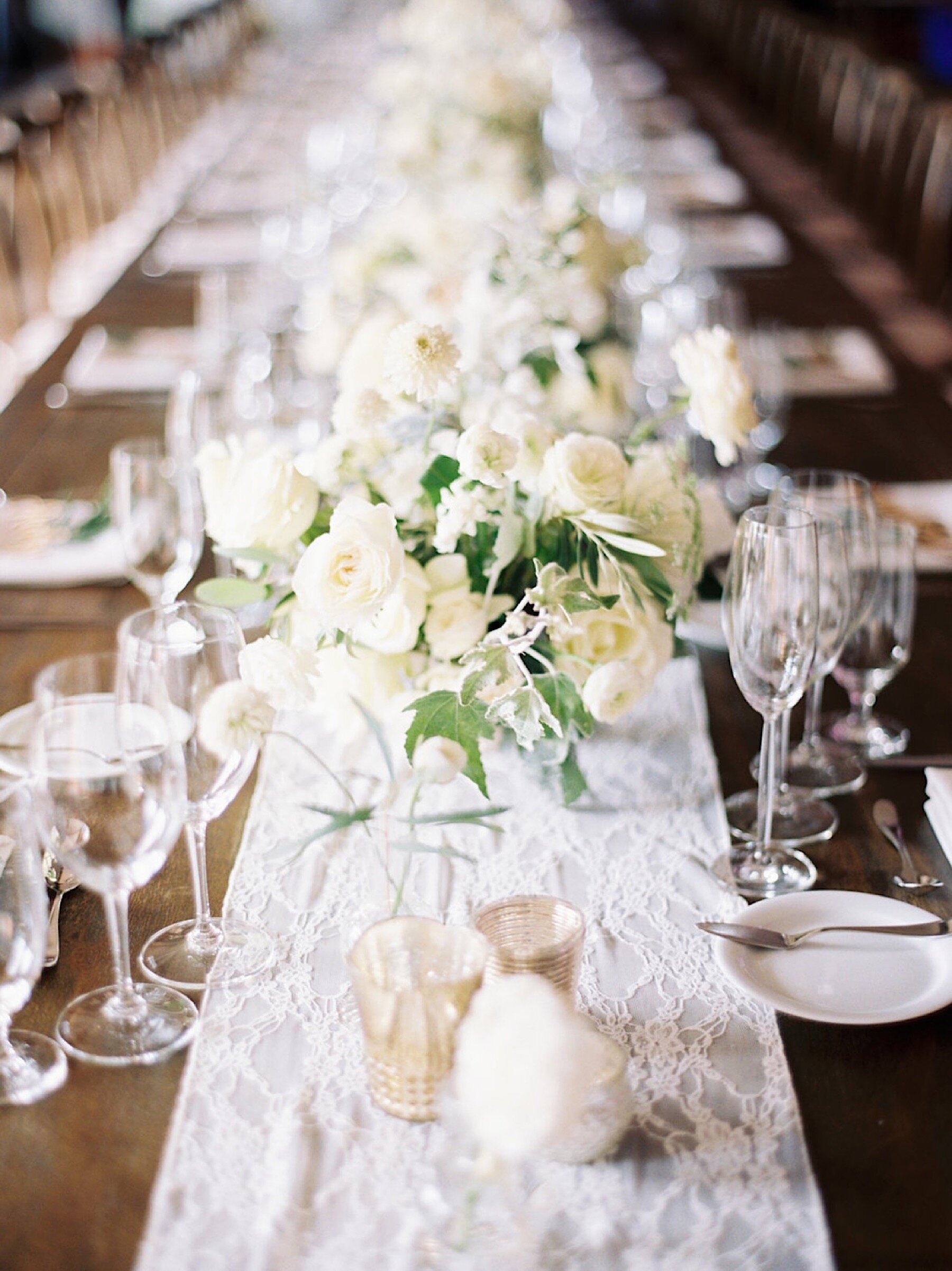 24_wedding_White_luxury_Lodge_green_Company_by_at_Design_and_florist_Seattle_Gather_Willows_top.jpg