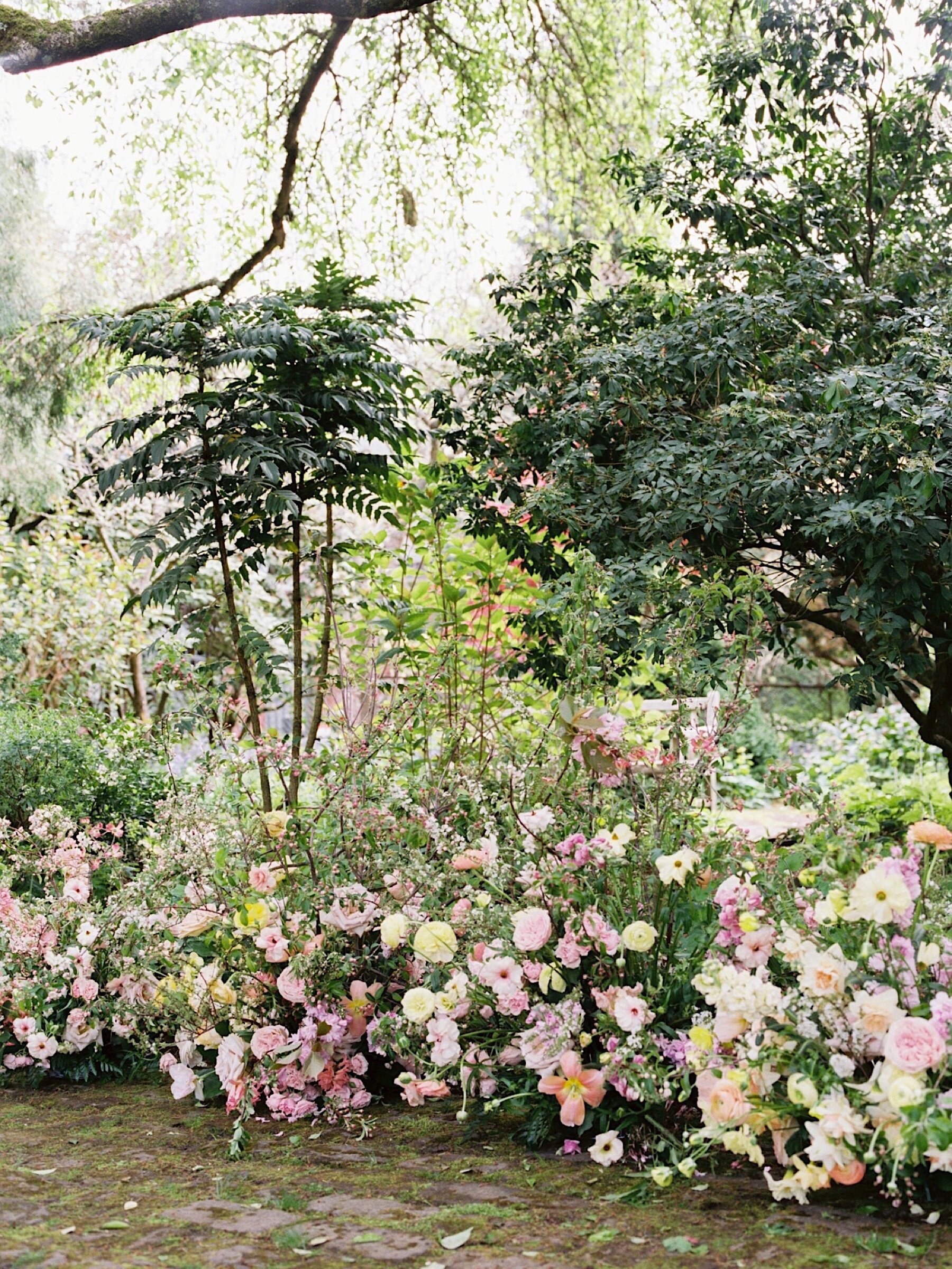 10_Colorful_at_Queen_Anne_wedding_Parsons_Garden.jpg