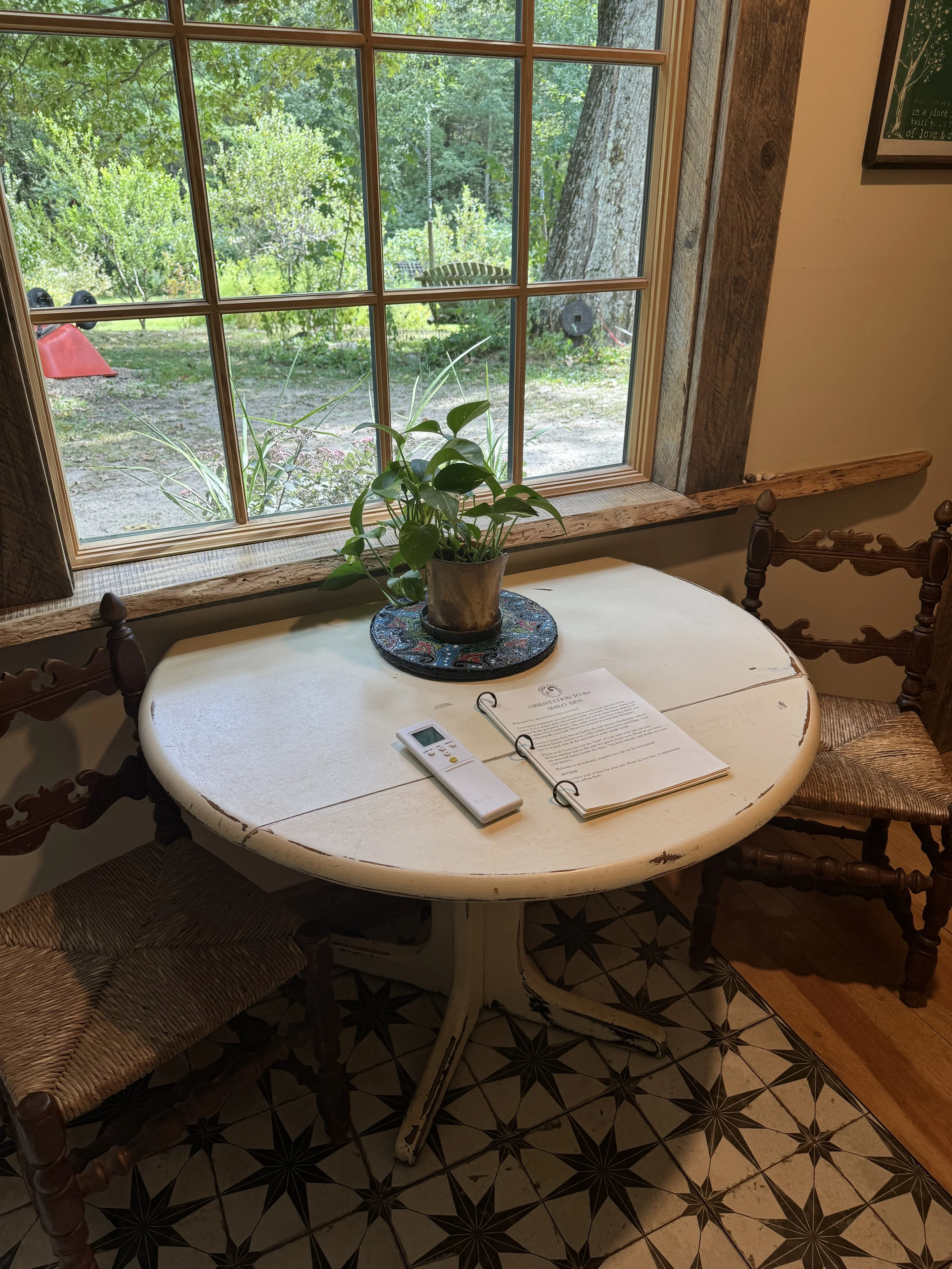The Den Breakfast nook. This unit is connected to the Farmhouse and can be added to your reservation for an additional fee.